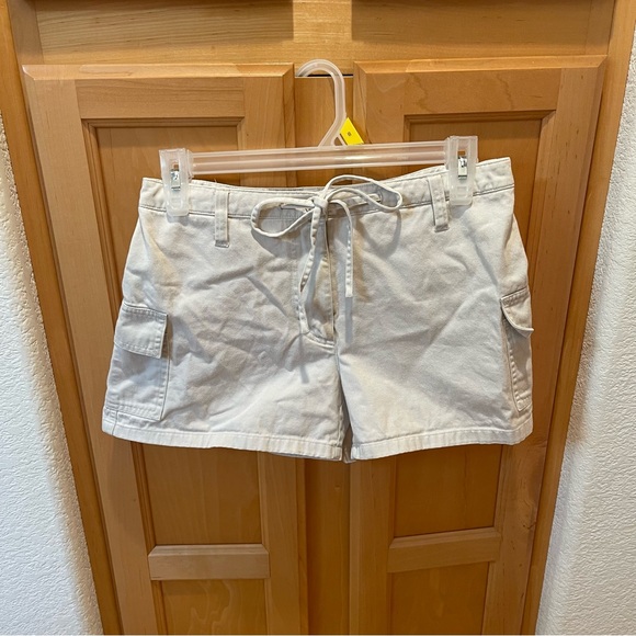 Express Pants - Women’s Express Bleus Vintage White Cream Cargo Shorts Size 3/4